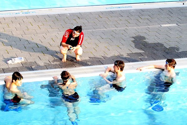 Einsatz Schwimmlehrer Schwimmkurs Lindauer Schulen